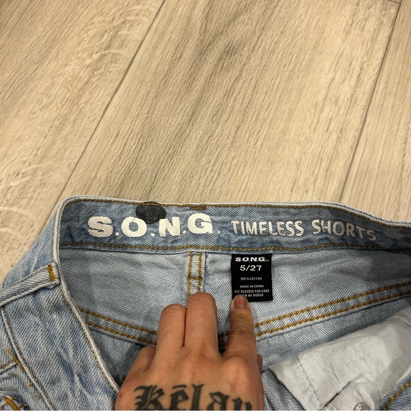 90s Throwback Denim High Waisted Shorts - Picture 9 of 9